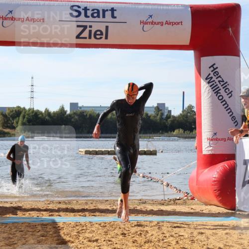 07.09.2025 - 19. Norderstedt Triathlon Luisa Fischer http://msf.ph/oto/8743104 07.09.2025 10:20:49 Schwimmen 646, 654 meine-sportfotos.de