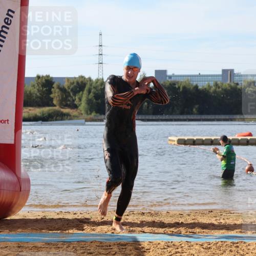 07.09.2025 - 19. Norderstedt Triathlon Luisa Fischer http://msf.ph/oto/8743146 07.09.2025 10:20:52 Schwimmen 646, 654 meine-sportfotos.de