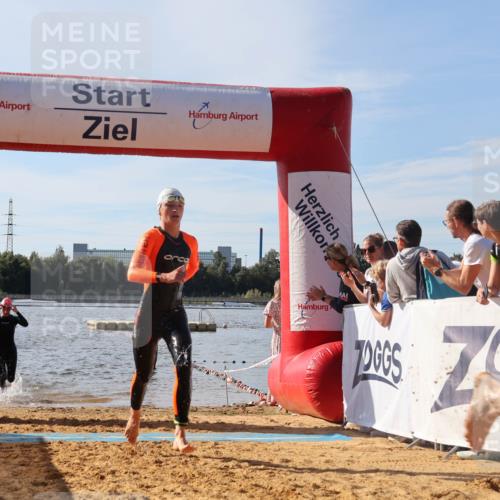 07.09.2025 - 19. Norderstedt Triathlon Luisa Fischer http://msf.ph/oto/8743258 07.09.2025 10:21:06 Schwimmen 657, 675, 677 meine-sportfotos.de