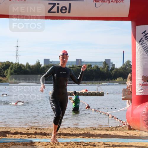 07.09.2025 - 19. Norderstedt Triathlon Luisa Fischer http://msf.ph/oto/8743298 07.09.2025 10:21:09 Schwimmen 657, 675, 677 meine-sportfotos.de