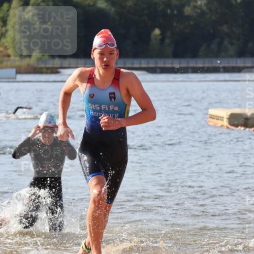 07.09.2025 - 19. Norderstedt Triathlon Luisa Fischer http://msf.ph/oto/8743330 07.09.2025 10:21:22 Schwimmen 649, 687 meine-sportfotos.de