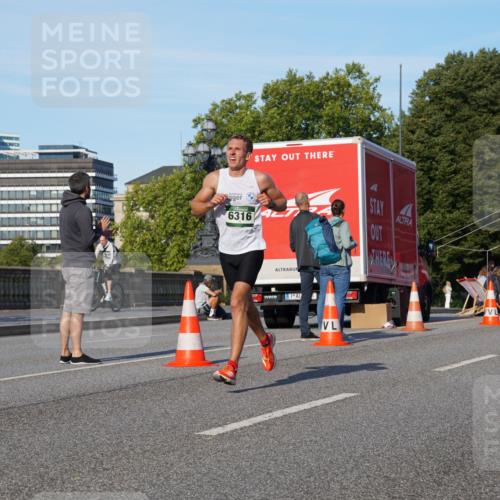 07.09.2025 - BARMER Alsterlauf Yannick Fuchs http://msf.ph/oto/8743334 07.09.2025 09:29:04 Laufen 6316 meine-sportfotos.de