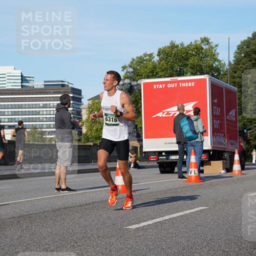 07.09.2025 - BARMER Alsterlauf Yannick Fuchs http://msf.ph/oto/8743349 07.09.2025 09:29:04 Laufen 6316, 1 meine-sportfotos.de