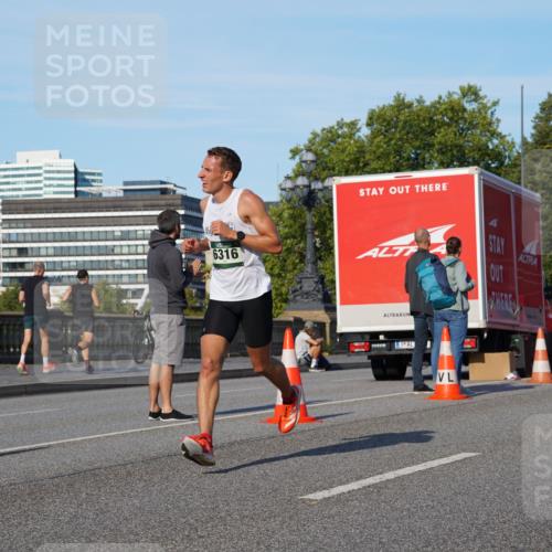 07.09.2025 - BARMER Alsterlauf Yannick Fuchs http://msf.ph/oto/8743356 07.09.2025 09:29:04 Laufen 6316, 19 meine-sportfotos.de