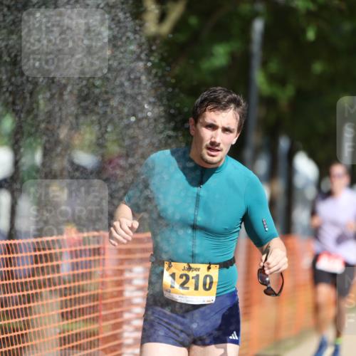 07.09.2025 - 19. Norderstedt Triathlon Michael Strokosch http://msf.ph/oto/8743490 07.09.2025 11:56:42 Laufen 1210, 1274 meine-sportfotos.de