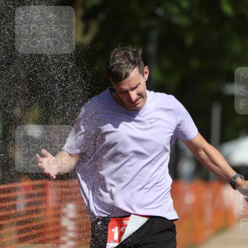 07.09.2025 - 19. Norderstedt Triathlon Michael Strokosch http://msf.ph/oto/8743651 07.09.2025 11:56:47 Laufen 1274 meine-sportfotos.de