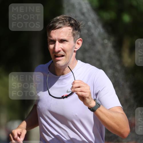 07.09.2025 - 19. Norderstedt Triathlon Michael Strokosch http://msf.ph/oto/8743692 07.09.2025 11:56:48 Laufen 806, 1274 meine-sportfotos.de