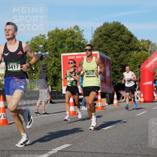 07.09.2025 - BARMER Alsterlauf Yannick Fuchs http://msf.ph/oto/8743760 07.09.2025 09:29:20 Laufen 3417, 27, 2012, 2529 meine-sportfotos.de