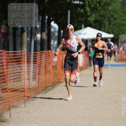 07.09.2025 - 19. Norderstedt Triathlon Michael Strokosch http://msf.ph/oto/8743811 07.09.2025 11:56:59 Laufen 806, 1176, 1195 meine-sportfotos.de