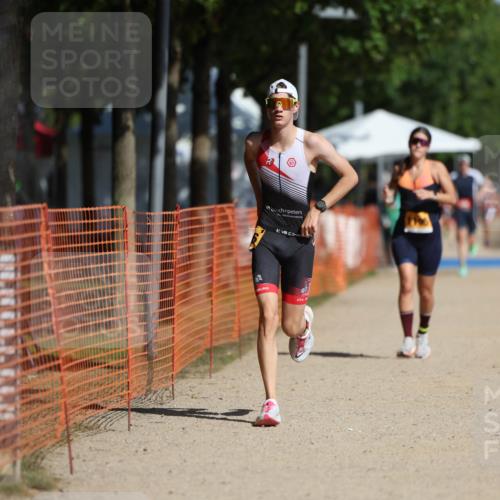 07.09.2025 - 19. Norderstedt Triathlon Michael Strokosch http://msf.ph/oto/8743820 07.09.2025 11:57:00 Laufen 806, 1176, 1195 meine-sportfotos.de