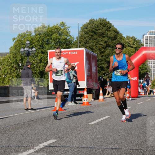07.09.2025 - BARMER Alsterlauf Yannick Fuchs http://msf.ph/oto/8743851 07.09.2025 09:29:22 Laufen 4647, 252 meine-sportfotos.de