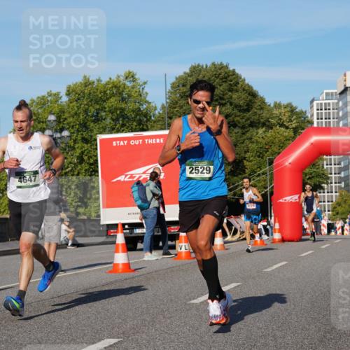 07.09.2025 - BARMER Alsterlauf Yannick Fuchs http://msf.ph/oto/8743869 07.09.2025 09:29:23 Laufen 4647, 2529, 2779 meine-sportfotos.de