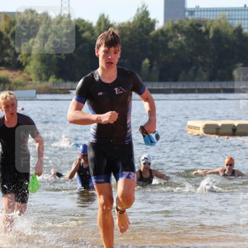 07.09.2025 - 19. Norderstedt Triathlon Luisa Fischer http://msf.ph/oto/8744075 07.09.2025 10:23:00 Schwimmen 58, 93, 109, 118, 638 meine-sportfotos.de