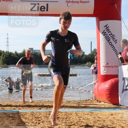 07.09.2025 - 19. Norderstedt Triathlon Luisa Fischer http://msf.ph/oto/8744111 07.09.2025 10:23:02 Schwimmen 58, 93, 118, 638, 669 meine-sportfotos.de