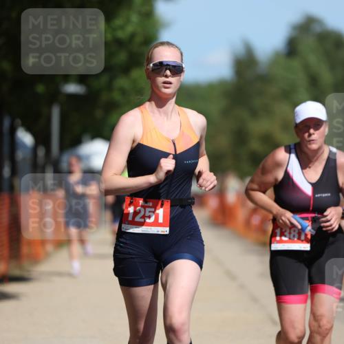 07.09.2025 - 19. Norderstedt Triathlon Michael Strokosch http://msf.ph/oto/8744130 07.09.2025 12:34:06 Laufen 1251, 1368, 1381 meine-sportfotos.de