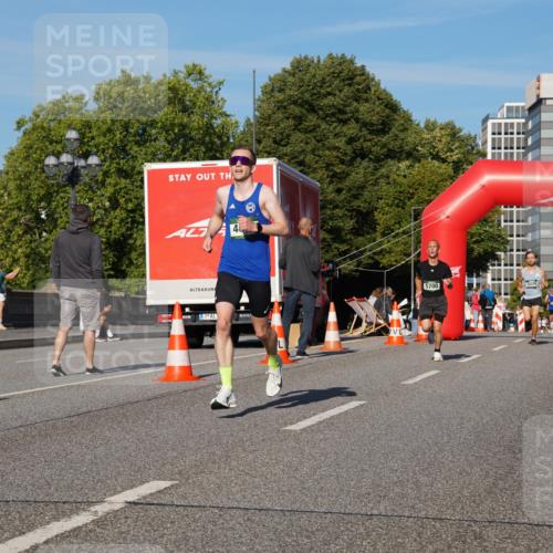 07.09.2025 - BARMER Alsterlauf Yannick Fuchs http://msf.ph/oto/8744318 07.09.2025 09:29:45 Laufen 5700 meine-sportfotos.de