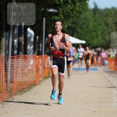 07.09.2025 - 19. Norderstedt Triathlon Michael Strokosch http://msf.ph/oto/8744565 07.09.2025 11:57:45 Laufen 300, 1186 meine-sportfotos.de