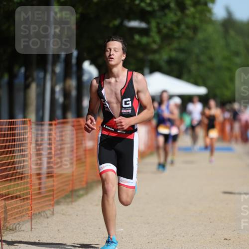 07.09.2025 - 19. Norderstedt Triathlon Michael Strokosch http://msf.ph/oto/8744582 07.09.2025 11:57:46 Laufen 300, 1179, 1186 meine-sportfotos.de
