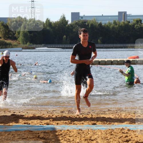 07.09.2025 - 19. Norderstedt Triathlon Luisa Fischer http://msf.ph/oto/8744704 07.09.2025 10:23:27 Schwimmen 74, 125, 637, 651, 668, 689 meine-sportfotos.de