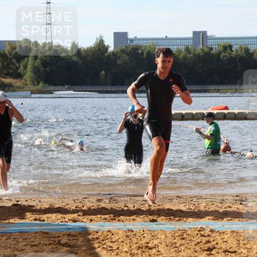 07.09.2025 - 19. Norderstedt Triathlon Luisa Fischer http://msf.ph/oto/8744708 07.09.2025 10:23:28 Schwimmen 74, 125, 637, 651, 668, 689 meine-sportfotos.de