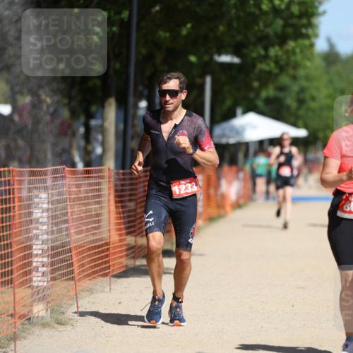 07.09.2025 - 19. Norderstedt Triathlon Michael Strokosch http://msf.ph/oto/8744712 07.09.2025 12:34:34 Laufen 226, 696, 803, 1213, 1233 meine-sportfotos.de