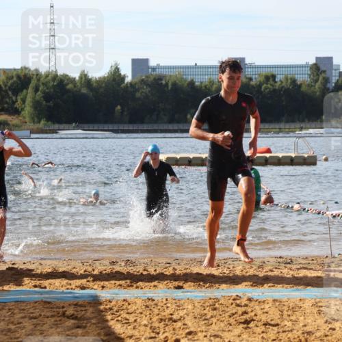 07.09.2025 - 19. Norderstedt Triathlon Luisa Fischer http://msf.ph/oto/8744715 07.09.2025 10:23:28 Schwimmen 74, 125, 637, 651, 668, 689 meine-sportfotos.de