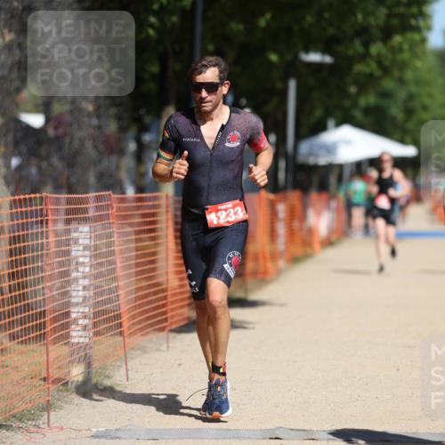 07.09.2025 - 19. Norderstedt Triathlon Michael Strokosch http://msf.ph/oto/8744739 07.09.2025 12:34:34 Laufen 226, 696, 803, 1213, 1233 meine-sportfotos.de
