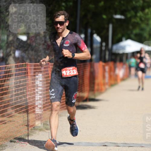 07.09.2025 - 19. Norderstedt Triathlon Michael Strokosch http://msf.ph/oto/8744760 07.09.2025 12:34:35 Laufen 226, 803, 1233 meine-sportfotos.de