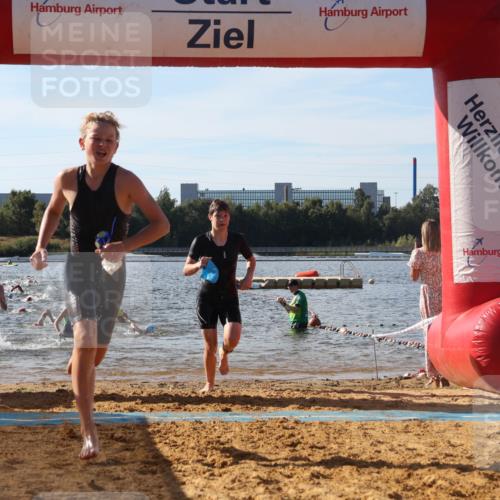 07.09.2025 - 19. Norderstedt Triathlon Luisa Fischer http://msf.ph/oto/8744871 07.09.2025 10:23:31 Schwimmen 74, 76, 637, 651, 668, 678, 689 meine-sportfotos.de