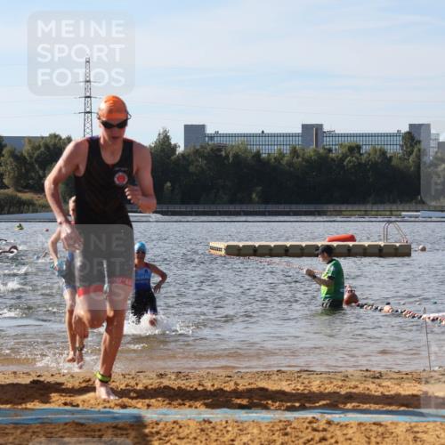 07.09.2025 - 19. Norderstedt Triathlon Luisa Fischer http://msf.ph/oto/8744882 07.09.2025 10:23:35 Schwimmen 57, 76, 637, 651, 661, 678, 689 meine-sportfotos.de