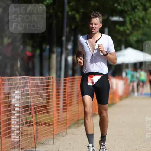 07.09.2025 - 19. Norderstedt Triathlon Michael Strokosch http://msf.ph/oto/8745032 07.09.2025 11:58:03 Laufen 276, 1219 meine-sportfotos.de
