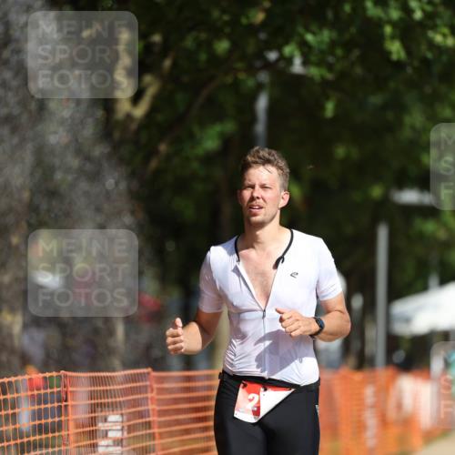 07.09.2025 - 19. Norderstedt Triathlon Michael Strokosch http://msf.ph/oto/8745046 07.09.2025 11:58:04 Laufen 276, 1219 meine-sportfotos.de