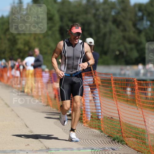 07.09.2025 - 19. Norderstedt Triathlon Michael Strokosch http://msf.ph/oto/8745295 07.09.2025 12:35:31 Laufen 151, 845, 851 meine-sportfotos.de
