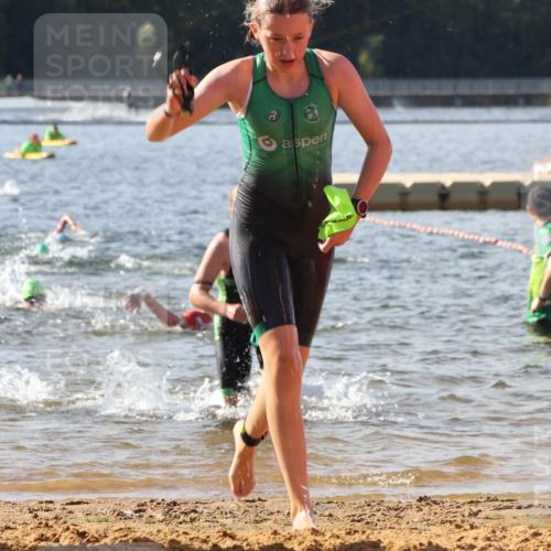 07.09.2025 - 19. Norderstedt Triathlon Luisa Fischer http://msf.ph/oto/8745486 07.09.2025 10:24:25 Schwimmen 60, 79, 102, 104, 115, 124, 132, 134, 660, 665, 683 meine-sportfotos.de