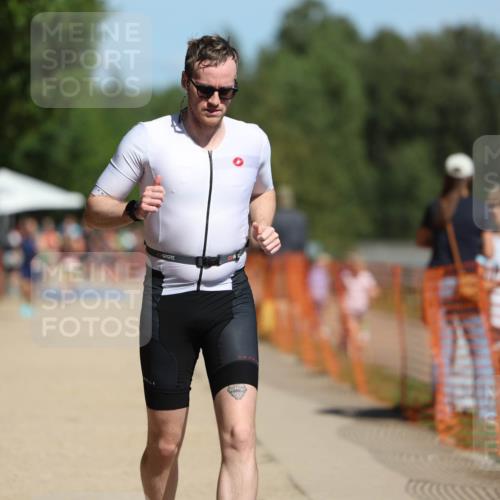 07.09.2025 - 19. Norderstedt Triathlon Michael Strokosch http://msf.ph/oto/8745580 07.09.2025 12:35:46 Laufen 140, 697, 737, 1220 meine-sportfotos.de