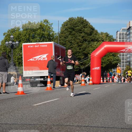 07.09.2025 - BARMER Alsterlauf Yannick Fuchs http://msf.ph/oto/8745772 07.09.2025 09:31:18 Laufen 1, 4312 meine-sportfotos.de