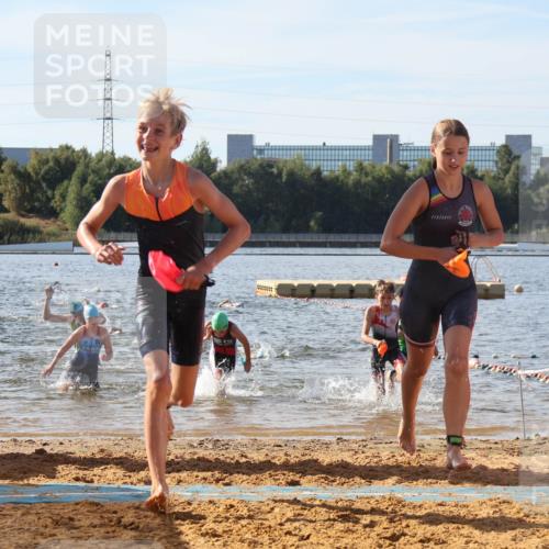 07.09.2025 - 19. Norderstedt Triathlon Luisa Fischer http://msf.ph/oto/8745824 07.09.2025 10:24:48 Schwimmen 61, 73, 120, 123, 130 meine-sportfotos.de