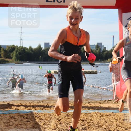 07.09.2025 - 19. Norderstedt Triathlon Luisa Fischer http://msf.ph/oto/8745839 07.09.2025 10:24:49 Schwimmen 61, 62, 73, 100, 120, 123, 126, 130 meine-sportfotos.de