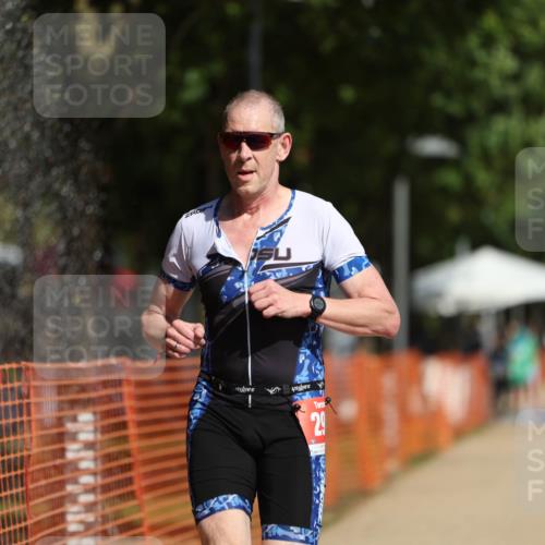 07.09.2025 - 19. Norderstedt Triathlon Michael Strokosch http://msf.ph/oto/8746075 07.09.2025 11:59:38 Laufen 296, 1177, 1383 meine-sportfotos.de