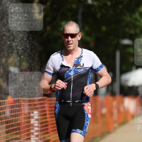 07.09.2025 - 19. Norderstedt Triathlon Michael Strokosch http://msf.ph/oto/8746082 07.09.2025 11:59:38 Laufen 296, 1177, 1383 meine-sportfotos.de