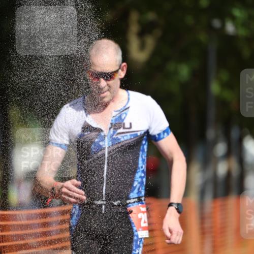 07.09.2025 - 19. Norderstedt Triathlon Michael Strokosch http://msf.ph/oto/8746116 07.09.2025 11:59:39 Laufen 296, 1177, 1383 meine-sportfotos.de