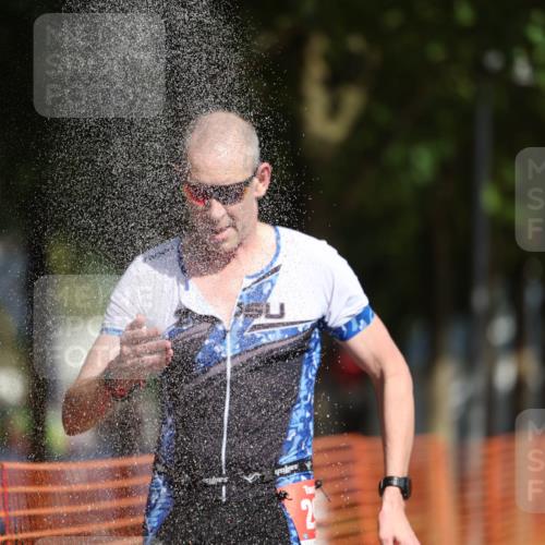 07.09.2025 - 19. Norderstedt Triathlon Michael Strokosch http://msf.ph/oto/8746122 07.09.2025 11:59:39 Laufen 296, 1177, 1383 meine-sportfotos.de