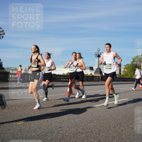 07.09.2025 - BARMER Alsterlauf Yannick Fuchs http://msf.ph/oto/8746251 07.09.2025 09:31:37 Laufen 5394, 4444, 5393 meine-sportfotos.de