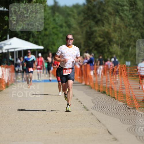 07.09.2025 - 19. Norderstedt Triathlon Michael Strokosch http://msf.ph/oto/8746365 07.09.2025 12:00:14 Laufen 1253 meine-sportfotos.de
