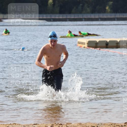 07.09.2025 - 19. Norderstedt Triathlon Luisa Fischer http://msf.ph/oto/8746495 07.09.2025 10:25:56 Schwimmen 99, 110, 693 meine-sportfotos.de
