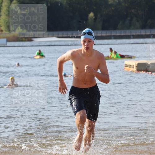 07.09.2025 - 19. Norderstedt Triathlon Luisa Fischer http://msf.ph/oto/8746539 07.09.2025 10:25:58 Schwimmen 99, 110, 693 meine-sportfotos.de