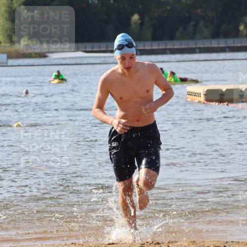 07.09.2025 - 19. Norderstedt Triathlon Luisa Fischer http://msf.ph/oto/8746580 07.09.2025 10:25:58 Schwimmen 99, 110, 693 meine-sportfotos.de