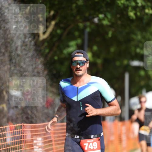 07.09.2025 - 19. Norderstedt Triathlon Michael Strokosch http://msf.ph/oto/8746584 07.09.2025 12:00:25 Laufen 714, 749, 1184 meine-sportfotos.de