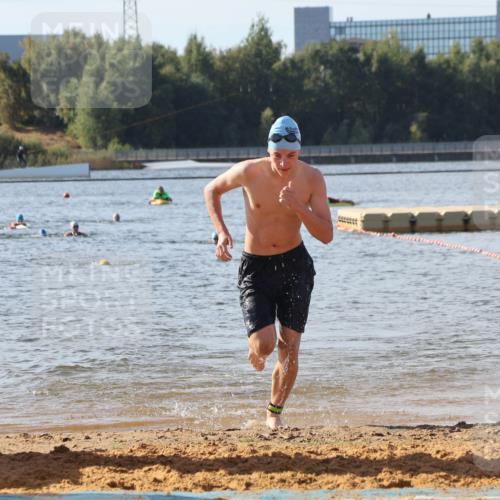 07.09.2025 - 19. Norderstedt Triathlon Luisa Fischer http://msf.ph/oto/8746586 07.09.2025 10:25:59 Schwimmen 99, 110, 693 meine-sportfotos.de