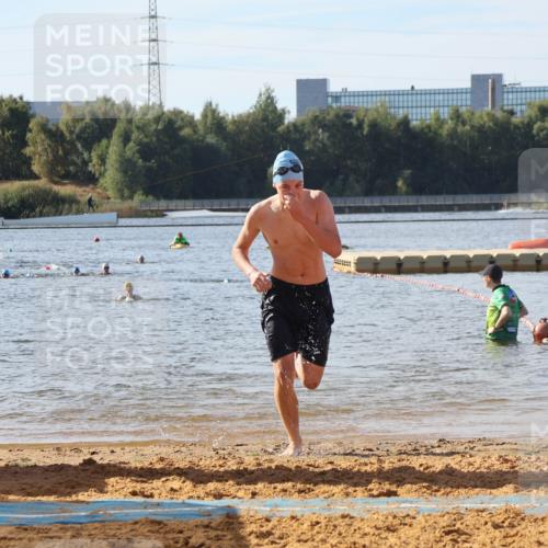 07.09.2025 - 19. Norderstedt Triathlon Luisa Fischer http://msf.ph/oto/8746593 07.09.2025 10:25:59 Schwimmen 99, 110, 693 meine-sportfotos.de